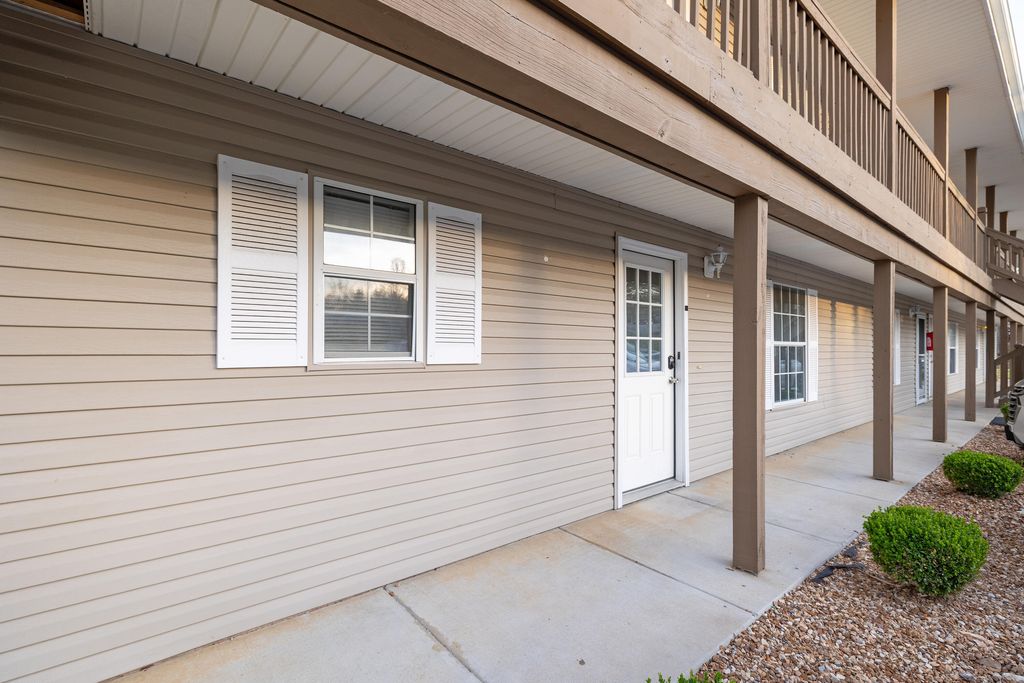 28 Fall Creek Drive Apt 1, Branson, MO 65616