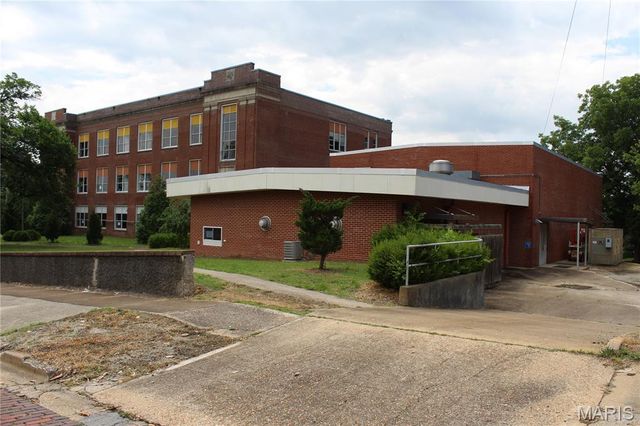 910 Vine Street, Poplar Bluff, MO 63901