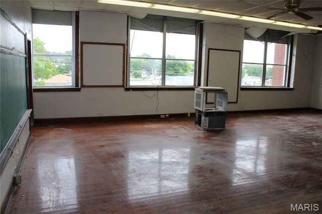 910 Vine Street, Poplar Bluff, MO 63901