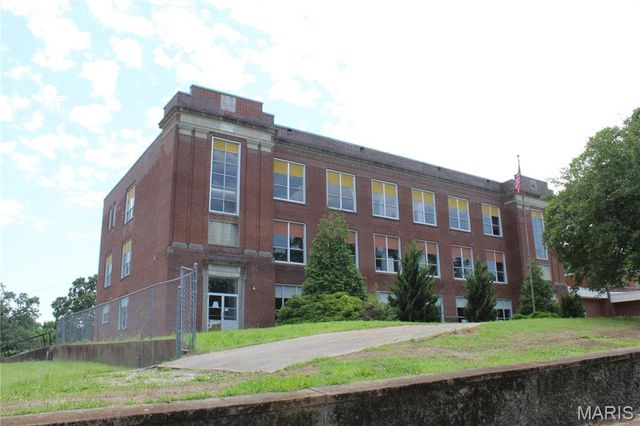 910 Vine Street, Poplar Bluff, MO 63901