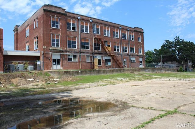 910 Vine Street, Poplar Bluff, MO 63901