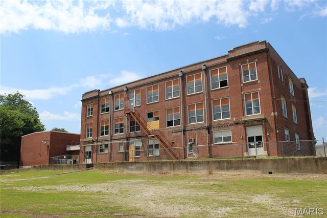 910 Vine Street, Poplar Bluff, MO 63901
