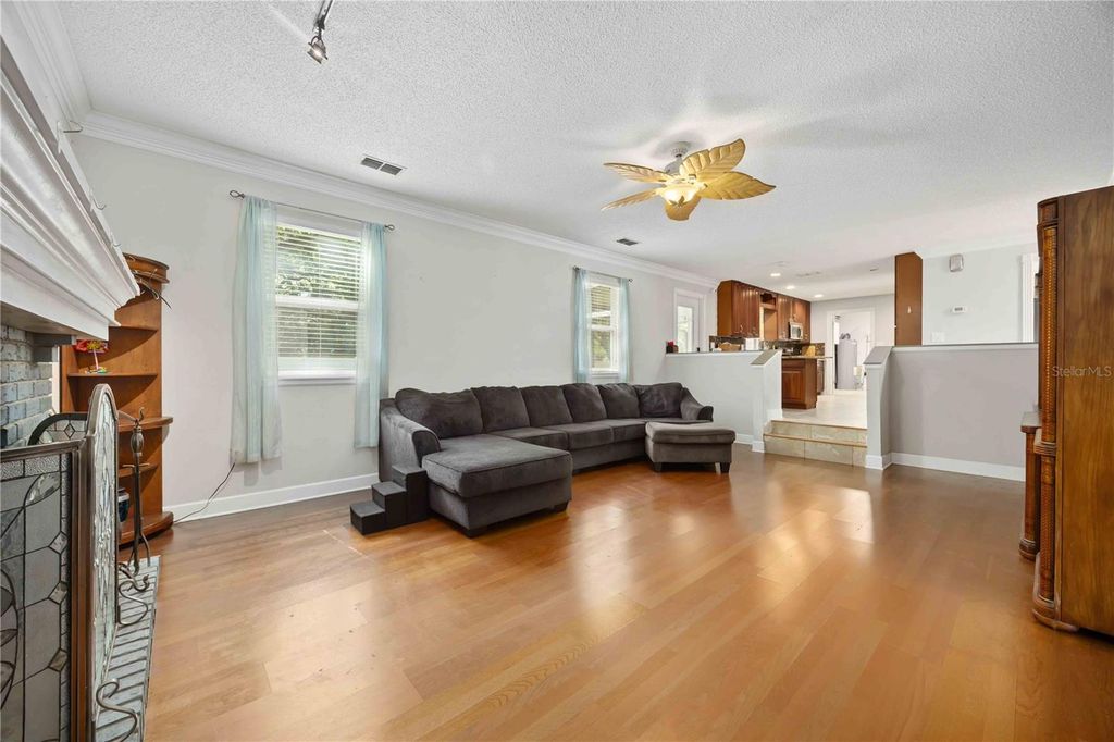 Image 11 of property listing at 1035 OLD POLK CITY ROAD, Lakeland, FL 33809