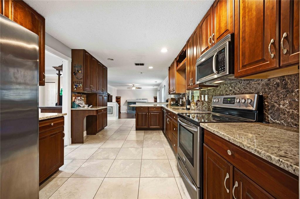 Image 16 of property listing at 1035 OLD POLK CITY ROAD, Lakeland, FL 33809