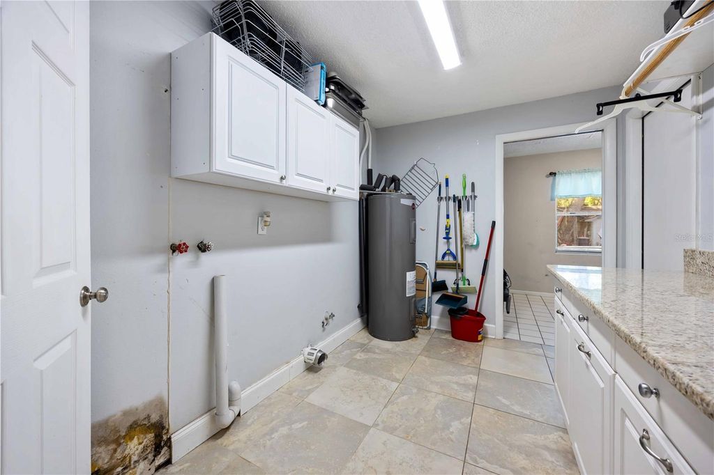 Image 19 of property listing at 1035 OLD POLK CITY ROAD, Lakeland, FL 33809