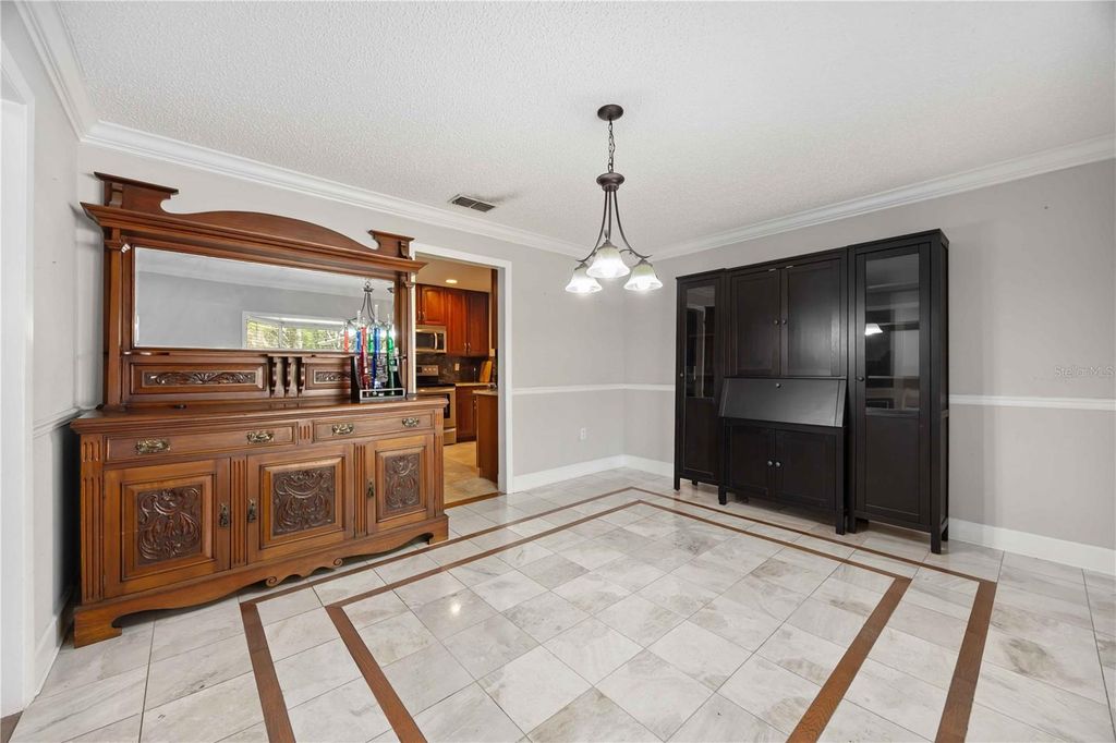 Image 7 of property listing at 1035 OLD POLK CITY ROAD, Lakeland, FL 33809