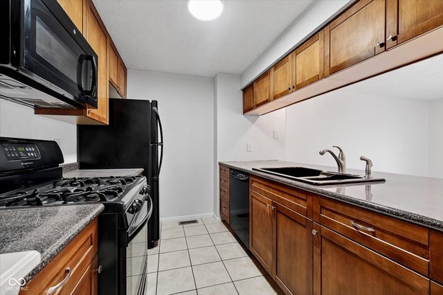 10186 Dedham Drive, Indianapolis, IN 46229