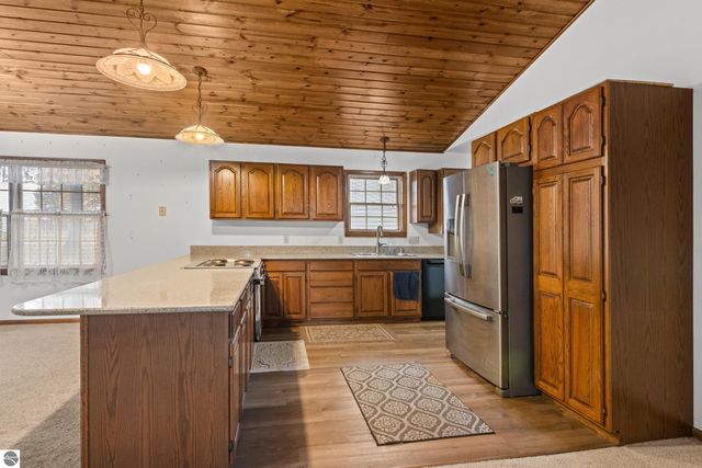 396 Davenport Lane, Cadillac, MI 49601