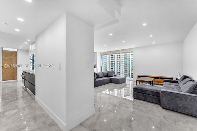 19355 Turnberry Way 14D, Aventura, FL 33180