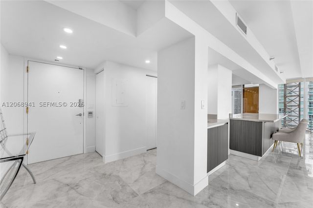 19355 Turnberry Way 14D, Aventura, FL 33180