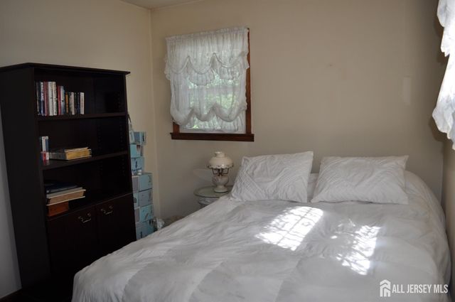 30 Overlook Terrace, Fords, NJ 08863