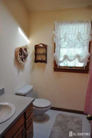 30 Overlook Terrace, Fords, NJ 08863