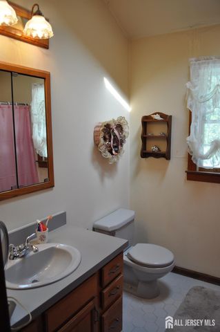 30 Overlook Terrace, Fords, NJ 08863