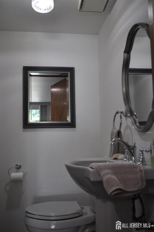 30 Overlook Terrace, Fords, NJ 08863