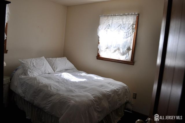 30 Overlook Terrace, Fords, NJ 08863