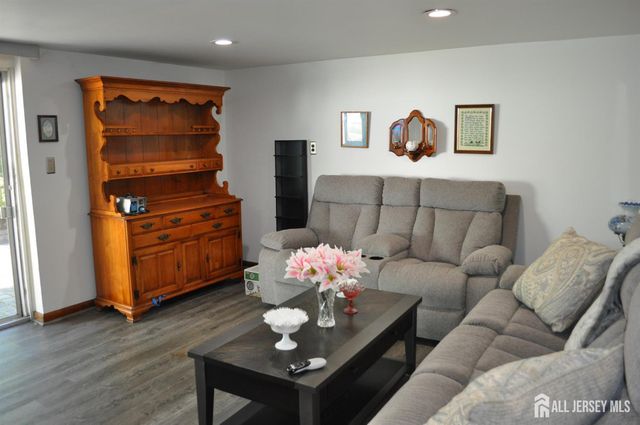 30 Overlook Terrace, Fords, NJ 08863