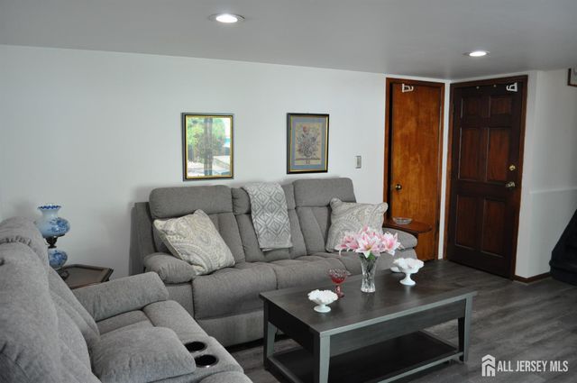 30 Overlook Terrace, Fords, NJ 08863