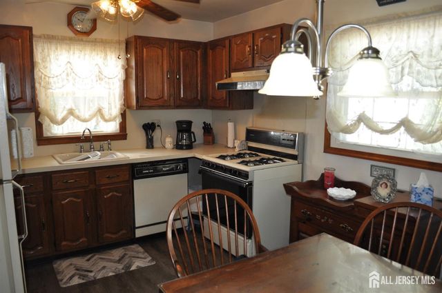 30 Overlook Terrace, Fords, NJ 08863