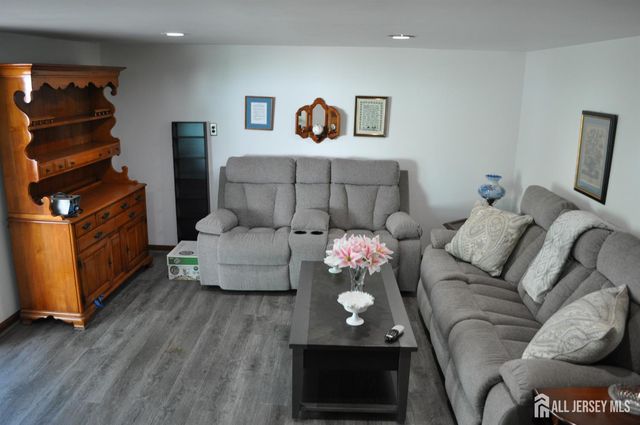 30 Overlook Terrace, Fords, NJ 08863