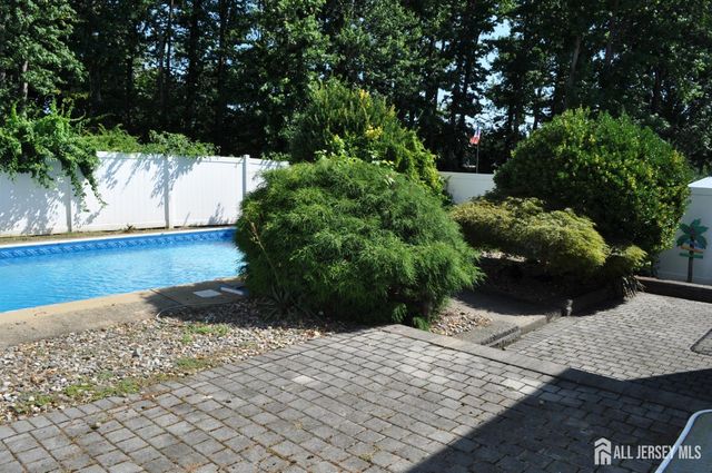 30 Overlook Terrace, Fords, NJ 08863