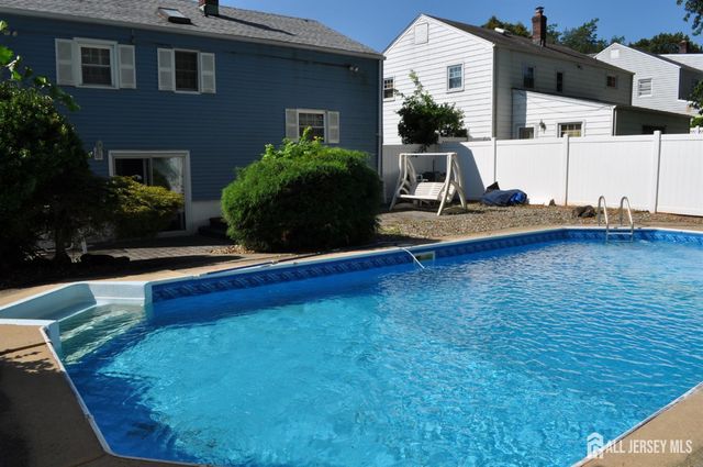 30 Overlook Terrace, Fords, NJ 08863