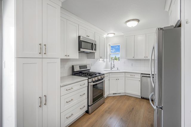 827 SW Springfield Drive, Ankeny, IA 50023