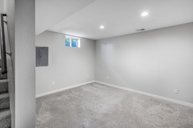 827 SW Springfield Drive, Ankeny, IA 50023