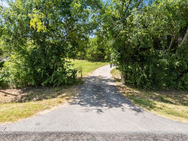 976 Fm 2194, Farmersville, TX 75442