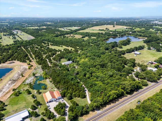 976 Fm 2194, Farmersville, TX 75442