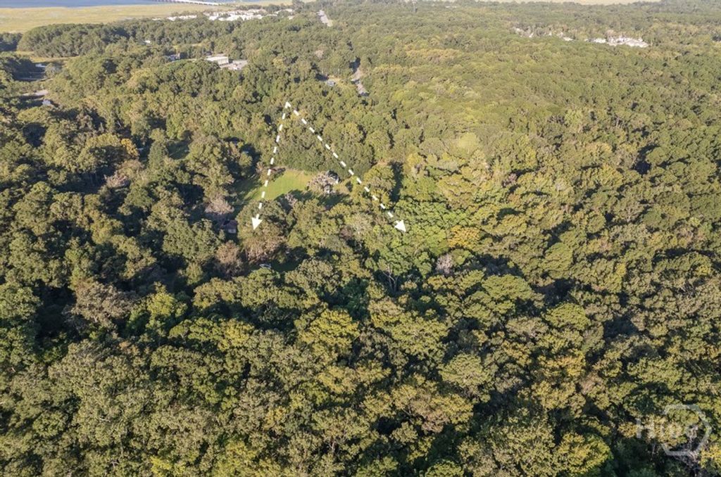 Image 4 of property listing at 114 Grober Hill Road, Beaufort, SC 29906