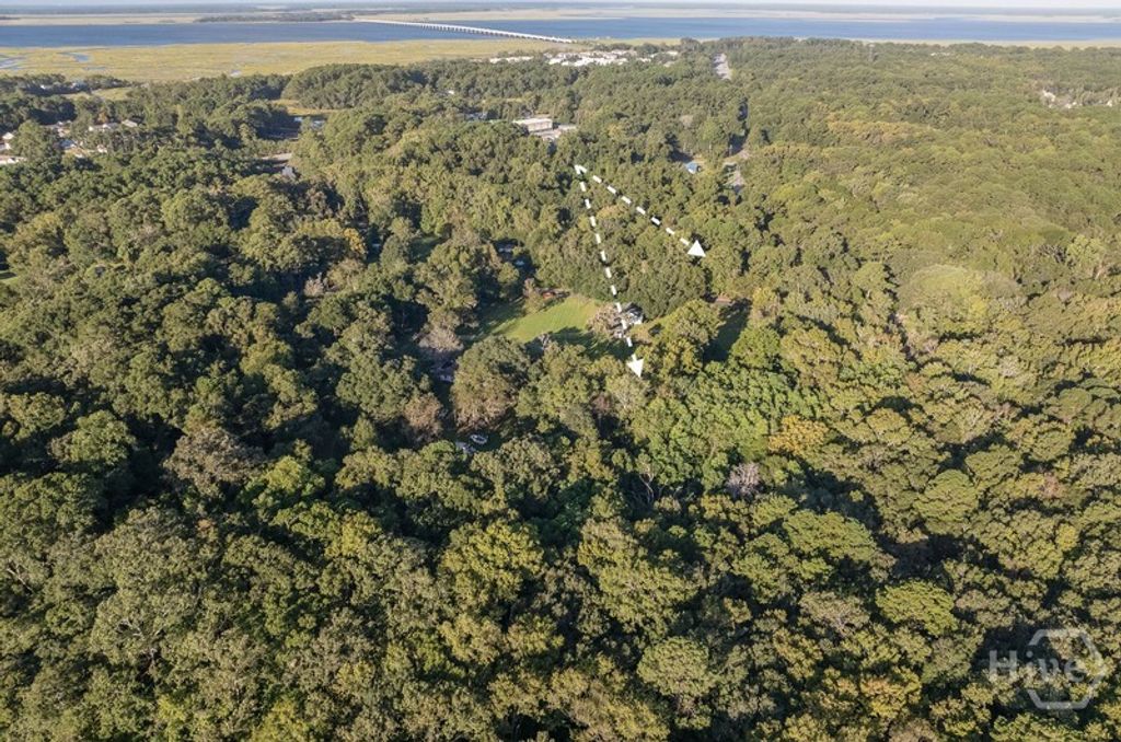 Image 5 of property listing at 114 Grober Hill Road, Beaufort, SC 29906