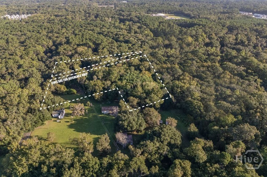 Image 9 of property listing at 114 Grober Hill Road, Beaufort, SC 29906