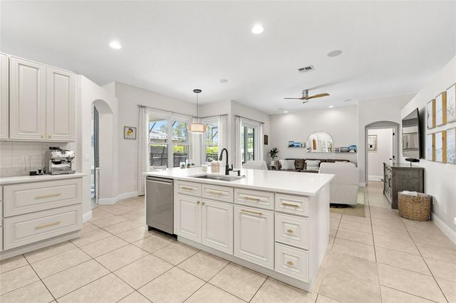 710 N HAMPTON DRIVE, Davenport, FL 33897