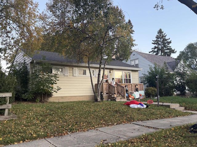 8014 W Grantosa DRIVE, Milwaukee, WI 53218