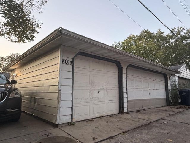 8014 W Grantosa DRIVE, Milwaukee, WI 53218