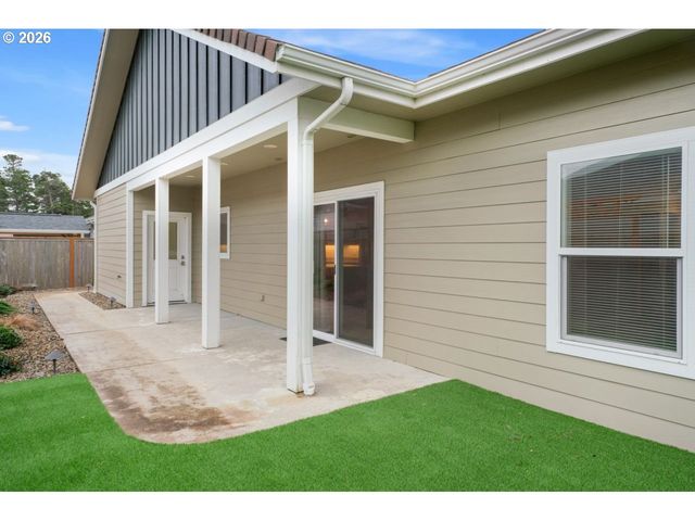 4080 CADDINGTON Ln, Florence, OR 97439