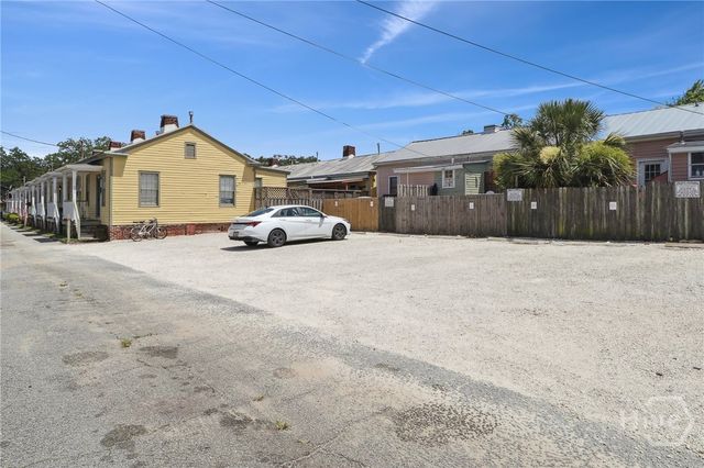 545 E Macon Street, Savannah, GA 31401