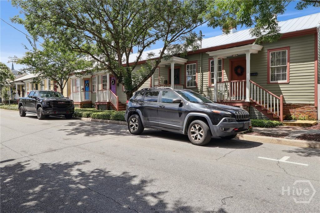 Image 4 of property listing at 545 E Macon Street, Savannah, GA 31401