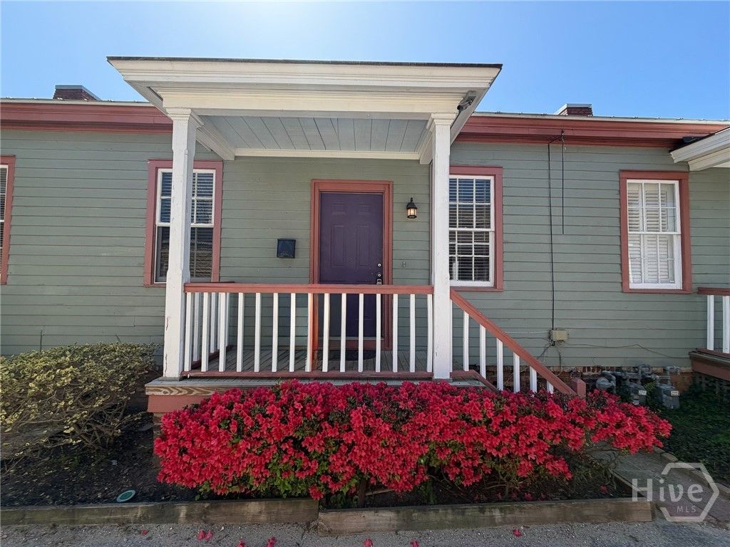 Image 5 of property listing at 545 E Macon Street, Savannah, GA 31401