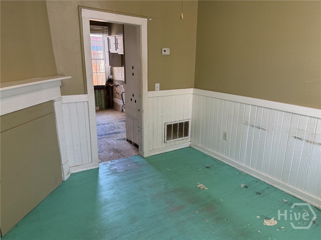 Image 6 of property listing at 545 E Macon Street, Savannah, GA 31401