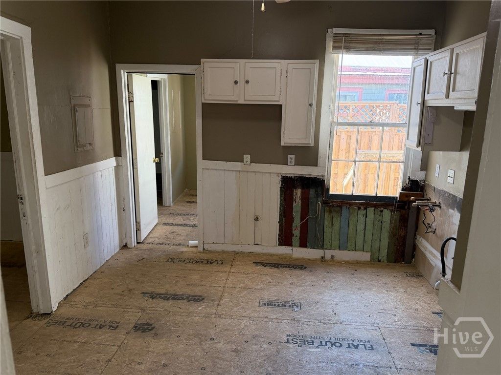 Image 7 of property listing at 545 E Macon Street, Savannah, GA 31401