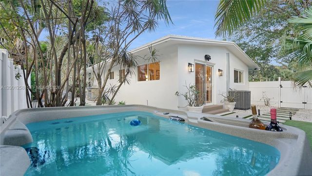 2749 NE 10th Ave, Wilton Manors, FL 33334