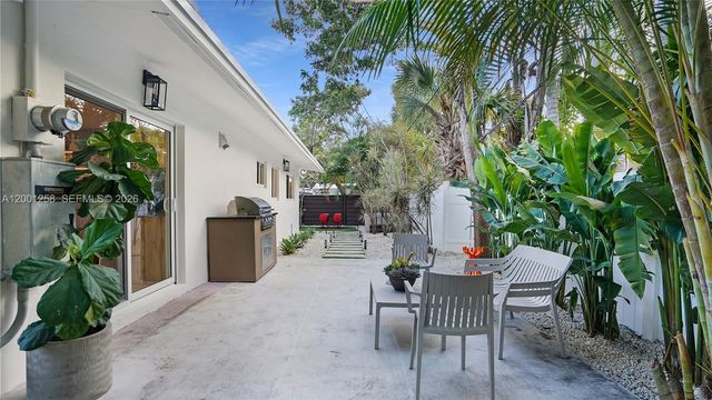 2749 NE 10th Ave, Wilton Manors, FL 33334