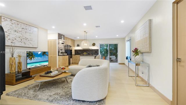 2749 NE 10th Ave, Wilton Manors, FL 33334