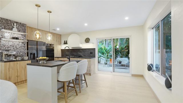 2749 NE 10th Ave, Wilton Manors, FL 33334