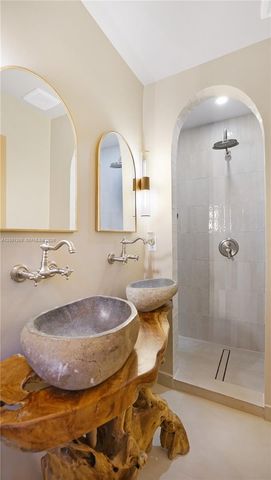 2749 NE 10th Ave, Wilton Manors, FL 33334