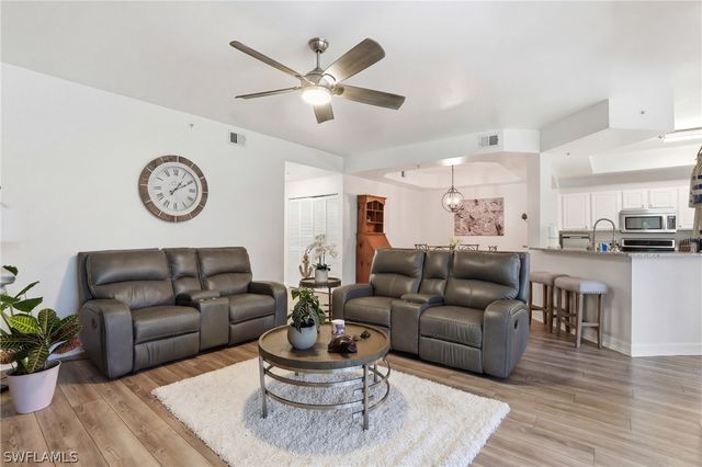 1882 TARPON BAY DR S 105, Naples, FL 34119