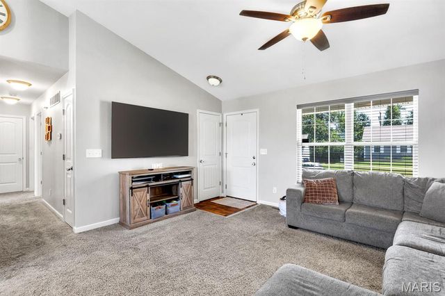155 Williamsburg Lane, Troy, MO 63379