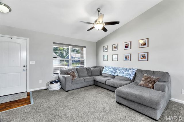 155 Williamsburg Lane, Troy, MO 63379