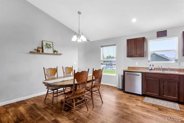 155 Williamsburg Lane, Troy, MO 63379